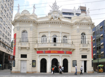 Teatro Carlos Gomes ( em parceria com as arquitetas Mônica Seixas, Maria Cristina Coelho, Aline Miceli e Daniela Pawelski)